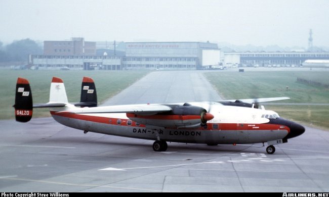 Vue d'un Ambassador de la DAN AIR &agrave; Gatwick en juin 1970 (photo : Steve Williams)