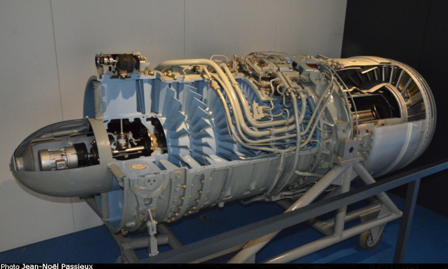 Vue d'un r&eacute;acteur SNECMA Atar 101 E-2 (photo : JN Passieux - Mus&eacute;e de l'Air et de l'Espace du Bourget)