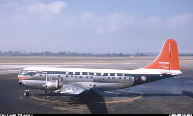 Vue d'un Boeing 377-10-30 de la compagnie Northwest Orient Airlines (photo : Mel Lawrence)