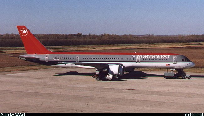 Vue d'un Boeing 757-251 de la compagnie Northwest (photo : Darren S. Avit)