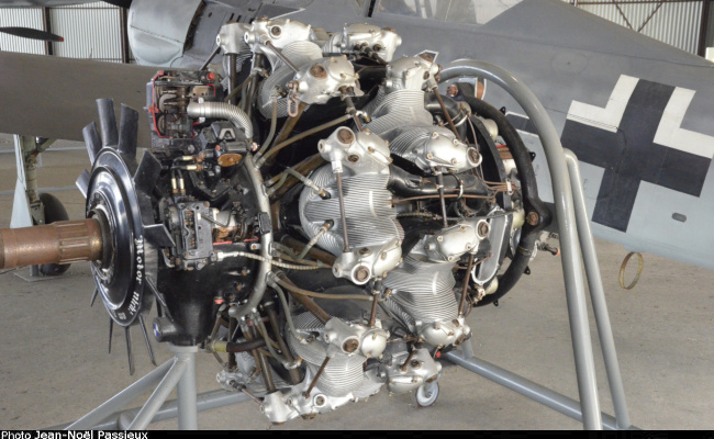 Vue d'un moteur radial BMW 801 D2 (photo : JN Passieux - Mus&eacute;e de l'Air et de l'Espace du Bourget)