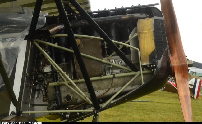 Vue d'un moteur BMW III (photo : JN Passieux, meeting de la Fert&eacute;-Alais 2022)