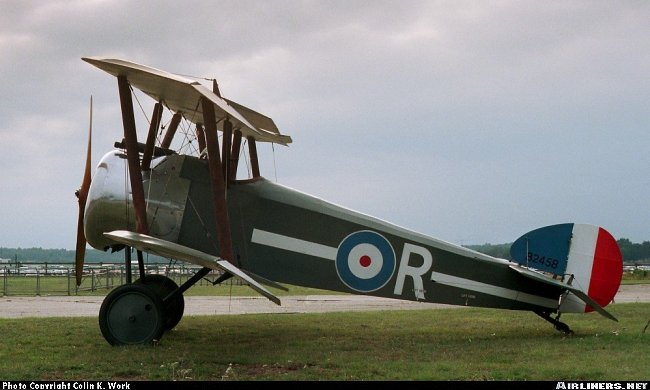 Vue d'une r&eacute;plique de Camel &agrave; Farnborough 1996 (photo : Colin K. Work)