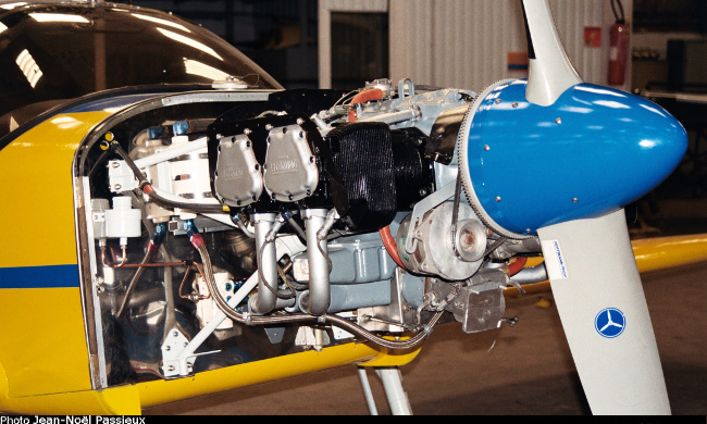 Vue du moteur Lycoming de l'A.J.B.S. 10 (photo : JN Passieux, mus&eacute;e JB Salis, La Fert&eacute;-Alais)