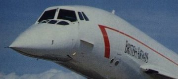 Vue d'un Concorde de British Airways nez abaiss&eacute;. Noter le volet protecteur coulissant.