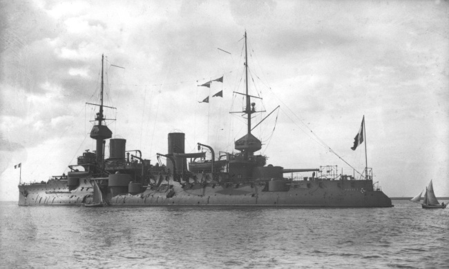 Vue du cuirass&eacute; Bouvet (photo : Gallica - Agence Rol)