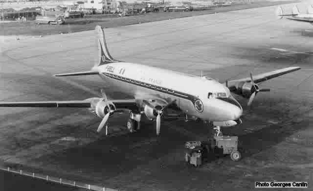 Vue d'un DC-4 d'Air France &agrave; Orly (photo fournie par Georges Cantin)