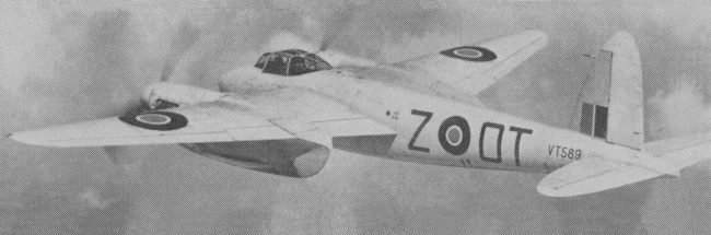 Vue d'un Mosquito d'entra&icirc;nement T. 3 (photo : Aircraft of the Royal Air Force 1918-57 - Owen Thetford)