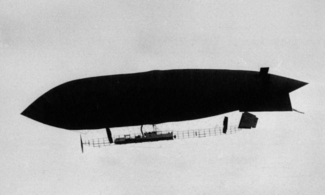 Vue du dirigeable Adjudant R&eacute;au (photo : Gallica - Agence Meurisse, 1912)