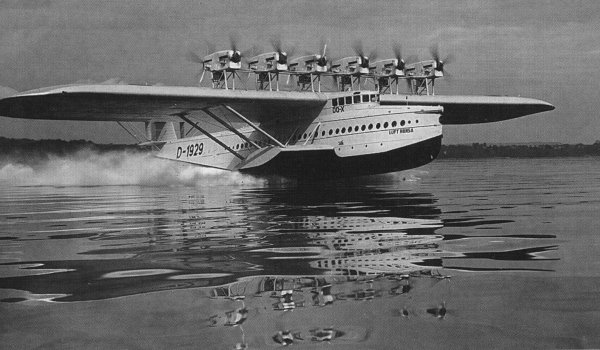 D&eacute;collage du Do X depuis le lac de Constance (photo : Pierre Gaillard/L&eacute;gendaires Avions du Monde F. Besse et J. Molveau)
