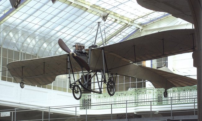 Vue d'un Etrich II conserv&eacute; au Mus&eacute;e Technique de Vienne (origine : &Uuml;ber Den Wolken, Postes Autrichiennes)