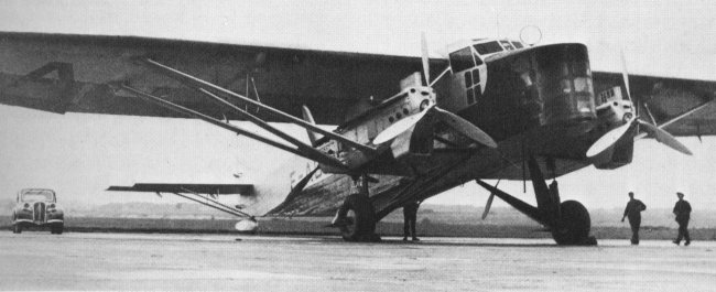 Vue d'un Farman 220 d'Air France (photo : Histoire de l'aviation Ren&eacute; Chambe - Safara)