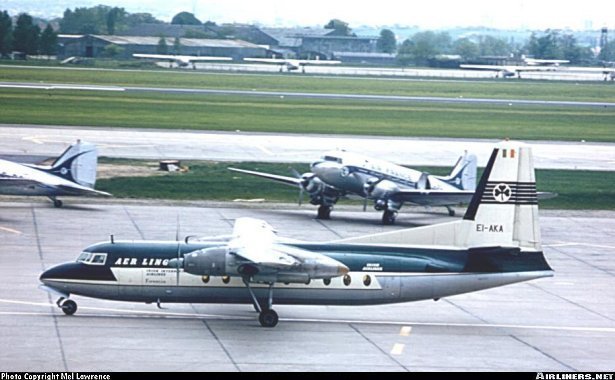 Vue d'un F.27-100 de la compagnie Aer Lingus au Bourget (photo : Mel Lawrence)