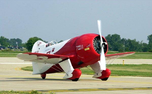 Vue d'une r&eacute;plique de Gee Bee &agrave; Oshkosh 2000 (photo : Greig Heifner)