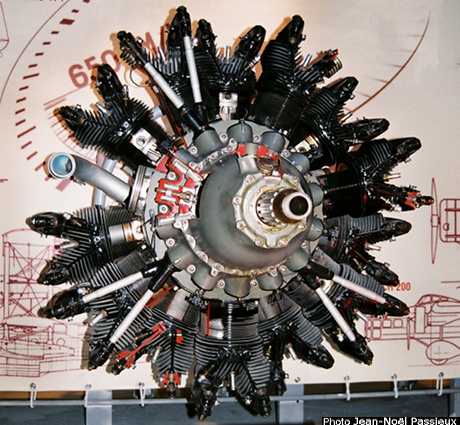 Vue d'un moteur Gnome-Rh&ocirc;ne 14Kdrs Mistral Major (photo : JN Passieux, mus&eacute;e SNECMA, d&eacute;cembre 2014)