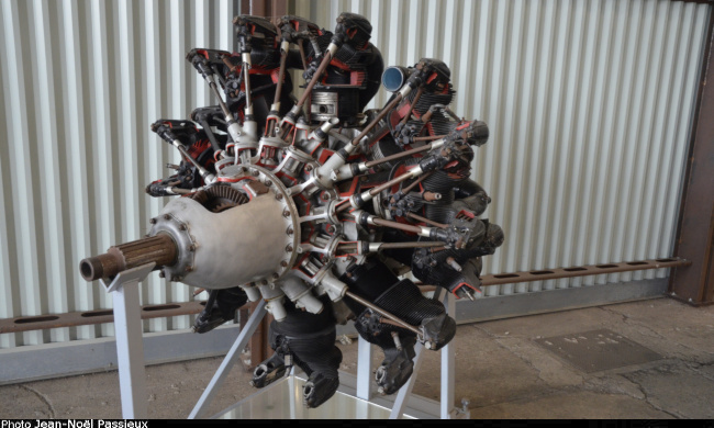 Vue d'un moteur Gnome-Rh&ocirc;ne 14N (photo : JN Passieux, mus&eacute;e de l'Air et de l'Espace du Bourget)