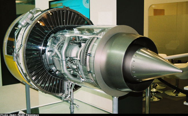 Vue d'un r&eacute;acteur double flux GP7200 (photo : JN Passieux, Salon du Bourget 2013)