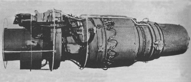 Vue c&ocirc;t&eacute; gauche d'un r&eacute;acteur Heinkel-Hirth He S 011 (photo : Jane's fighting aircraft of World War II)