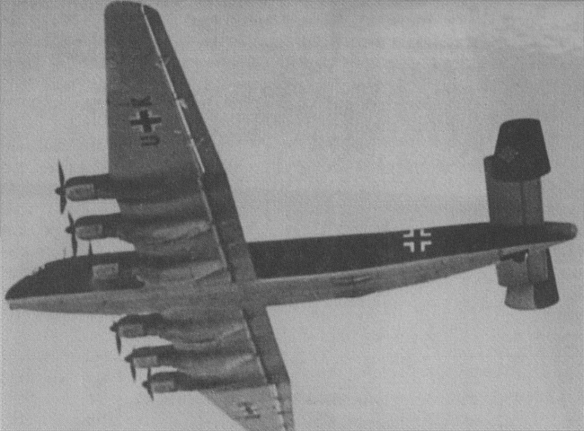 Vue d'un bombardier exp&eacute;rimental Junkers Ju 390 (photo : Avions de la Deuxi&egrave;me Guerre mondiale - Atlas)