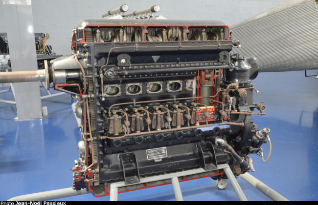 Vue d'un moteur Junkers Jumo 205C (photo : JN Passieux - Mus&eacute;e de l'Air et de l'Espace du Bourget)