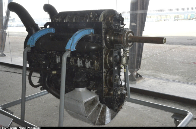 Vue d'un moteur Junkers Jumo 207B-2 (photo : JN Passieux - Mus&eacute;e de l'Air et de l'Espace du Bourget)