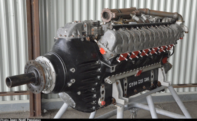 Vue d'un moteur Junkers Jumo 213 (photo : JN Passieux - Mus&eacute;e de l'Air et de l'Espace du Bourget)