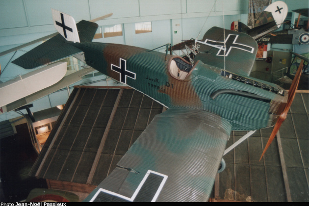 Vue compl&egrave;te d'un Junkers D.I (photo : JN Passieux - Mus&eacute;e de l'Air et de l'Espace du Bourget)