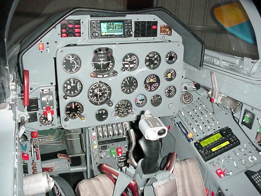 Tableau de bord d'un L-39C (photo : A&eacute;ro dynamique)