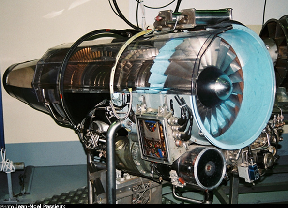 Vue d'un r&eacute;acteur Turbomeca-SNECMA Larzac 04 (photo : JN Passieux, mus&eacute;e SNECMA, d&eacute;cembre 2014)