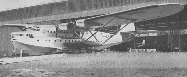Vue du Late 522 Ville de Saint-Pierre (photo : Gallica - l'A&eacute;ronautique, Paris, juin 1939)