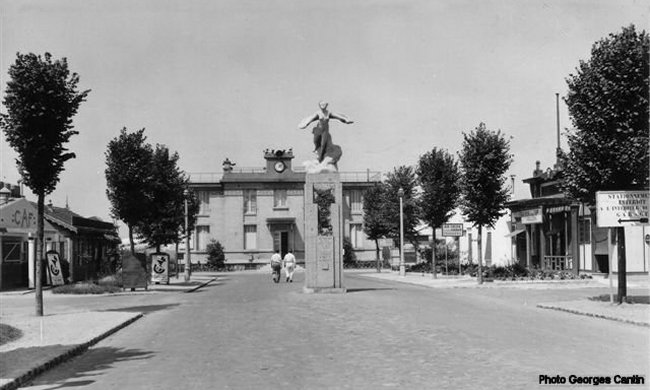 Vue de l'entr&eacute;e de l'a&eacute;roport du Bourget (photo fournie par Georges Cantin)