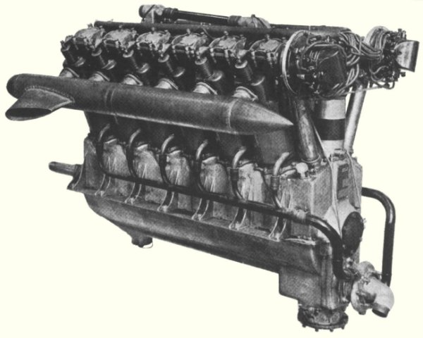 Vue arri&egrave;re d'un moteur Liberty 400 ch (photo : Jane's fighting aircraft of World War I John W.R. Taylor)