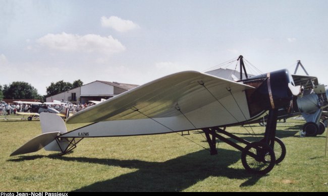 Vue d'une r&eacute;plique de Morane-Saulnier H (photo : JN Passieux, meeting de la Fert&eacute;-Alais 2003)