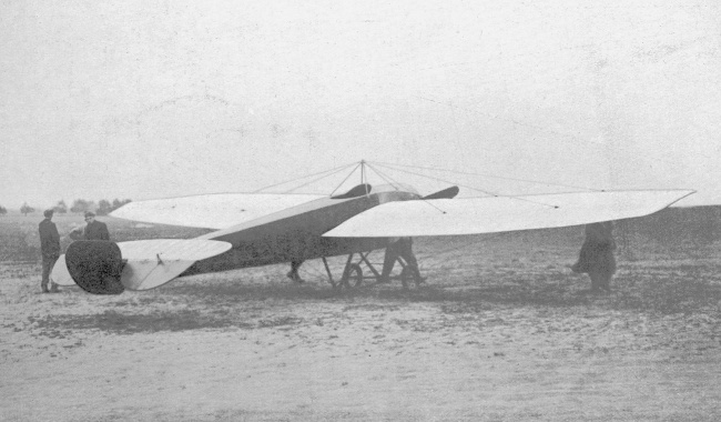 Vue d'un Nieuport monoplan (photo : Gallica - Les A&eacute;roplanes de 1911 - Raymond de Gaston)
