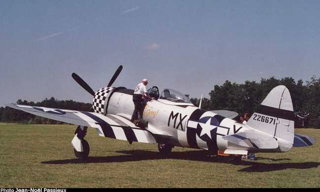 Vue d'un P-47M Thunderbolt (photo : JN Passieux, meeting de la Fert&eacute;-Alais 2003)