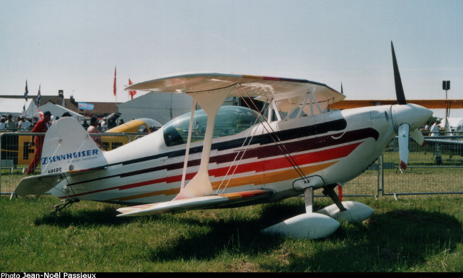 Vue d'un Pitts S-2 (photo : JN Passieux, meeting de la Fert&eacute;-Alais 2003)
