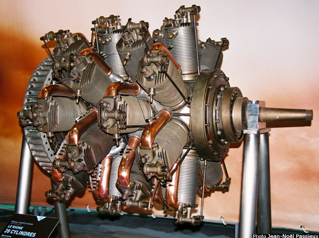 Vue d'un moteur Le Rh&ocirc;ne 28E (photo : JN Passieux, mus&eacute;e SNECMA, d&eacute;cembre 2014)
