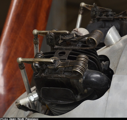 Vue d'un cylindre de moteur Salmson 7 Ac (photo : JN Passieux, mus&eacute;e JB Salis, La Fert&eacute;-Alais)