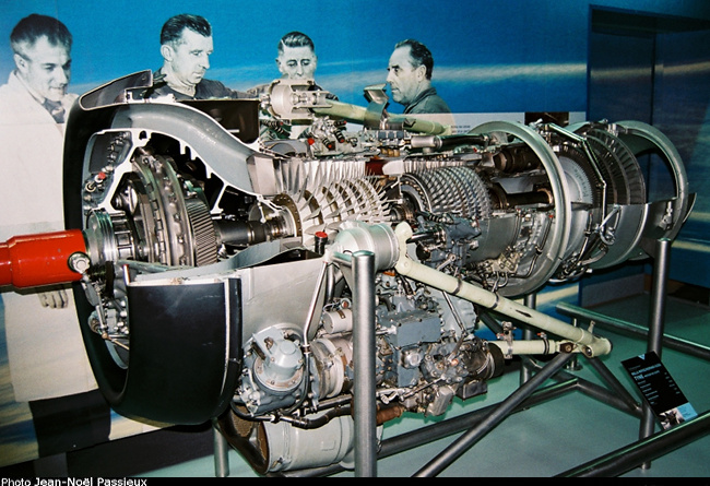 Vue d'un turbopropulseur Rolls-Royce Tyne (photo : JN Passieux, mus&eacute;e SNECMA, d&eacute;cembre 2014)