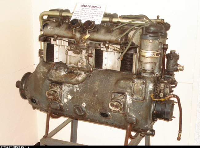 Vue d'un moteur Walter Minor 4 mont&eacute; sur un Aero 45 (photo : Philippe Denis)