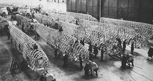 Usine Vickers (photo : Histoire de l'aviation Ren&eacute; Chambe - Harlingue)