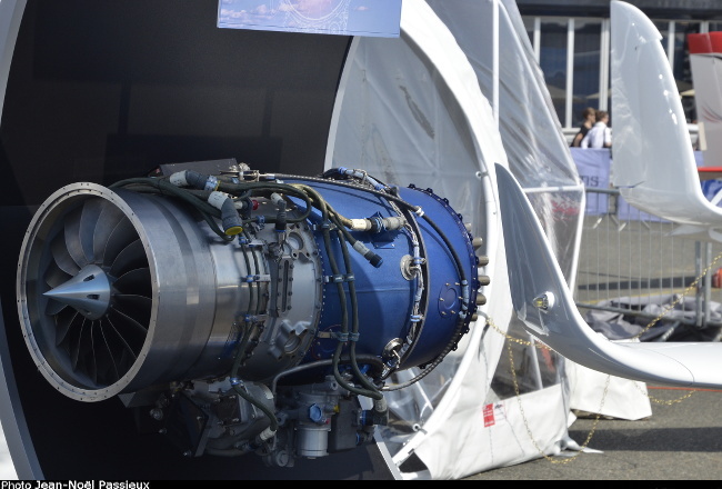 Vue d'un r&eacute;acteur double flux Williams International FJ33-5A (photo : JN Passieux, Salon du Bourget 2015)