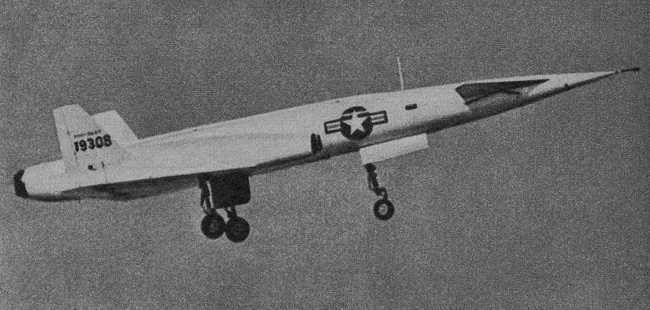 Vue d'un bir&eacute;acteur supersonique X-10 (photo : Science et Vie Aviation 1957)
