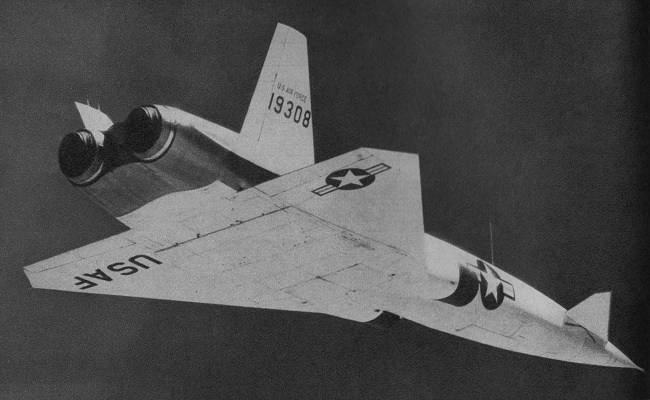 Vue d'un bir&eacute;acteur supersonique X-10 (photo : Science et Vie Aviation 1957)
