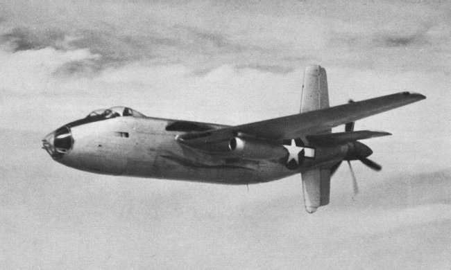 Vue du XB-42A &eacute;quip&eacute; de r&eacute;acteurs additionnels (photo : Jane's pocket book 12 Research and experimental aircraft - Michael J.H. Taylor)