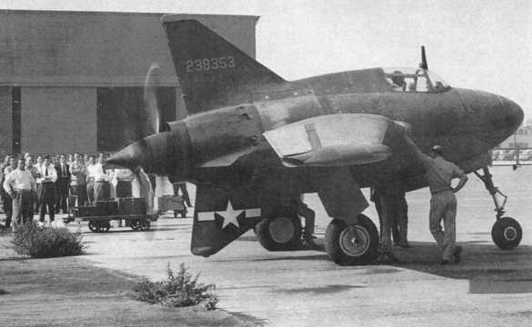 Vue du deuxi&egrave;me prototype du XP-54 (photo : Air Magazine)