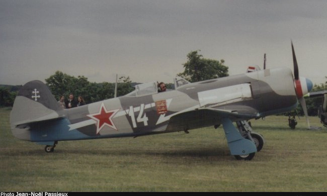 Vue d'un Yak-11 (photo : JN Passieux, meeting de la Fert&eacute;-Alais 2001)