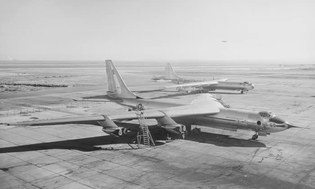 Vue d'un bombardier lourd YB-60