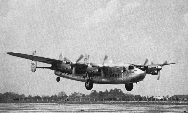Vue du York de BOAC Medway &agrave; Heathtrow (photo : Pictorial History of BOAC and Imperial Airways Kenneth Munson - BOAC)