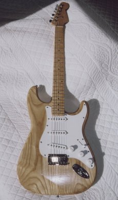 Guitare termin&eacute;e (photo : JN Passieux)